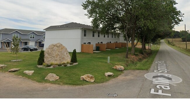 Building Photo - New 3 Bedroom / 2.5 Bathroom Townhome in Decatur!