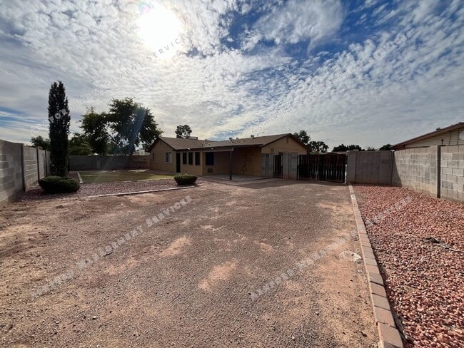 Building Photo - SPACIUS 3 BEDROOM 2 BATHROOM HOME IN GLENDALE FOR RENT