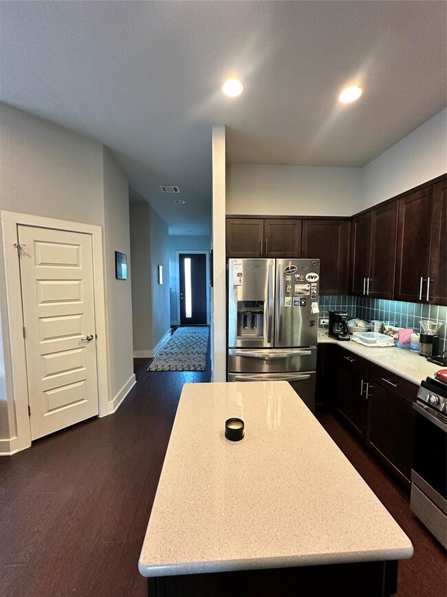 Building Photo - 8021 Izetta Ln