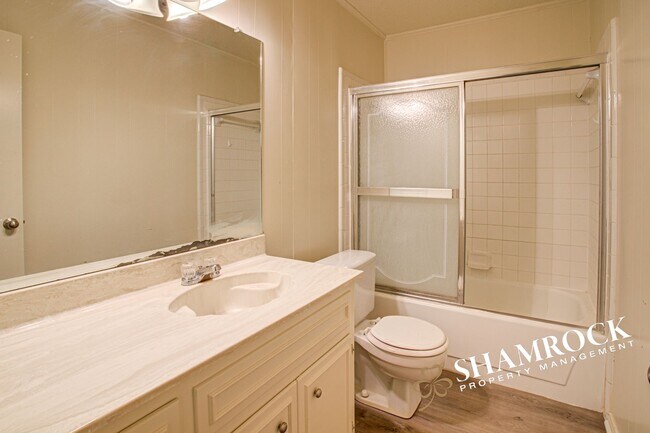 Building Photo - Duplex in Midway ISD!