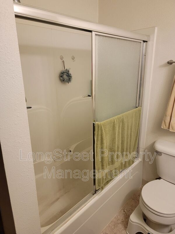 Building Photo - 654 SW 7th St