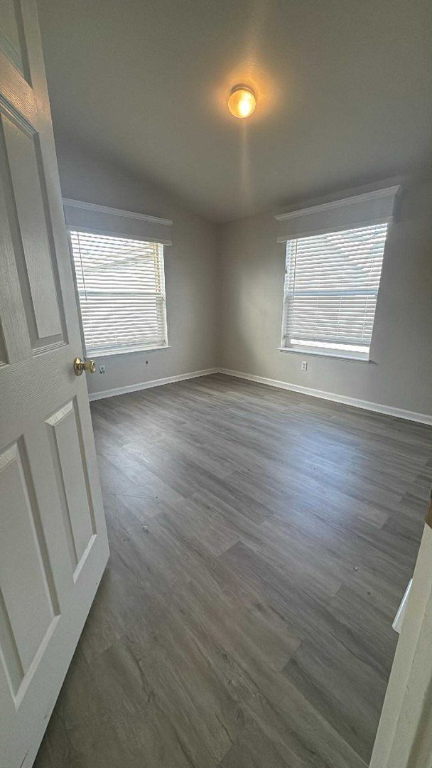 Building Photo - Cute home in gated community! 3/2