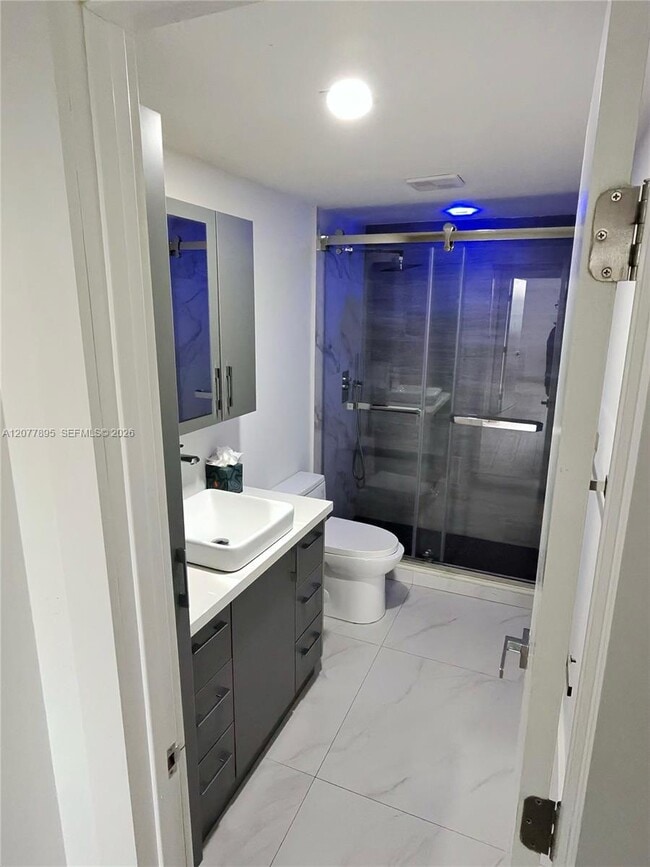 Building Photo - 500 Bayview Dr