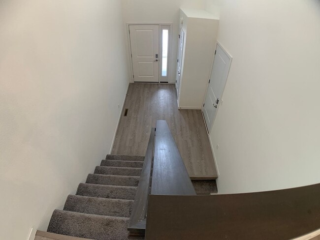 Building Photo - 4 Bed 2 Bath Single Family Home