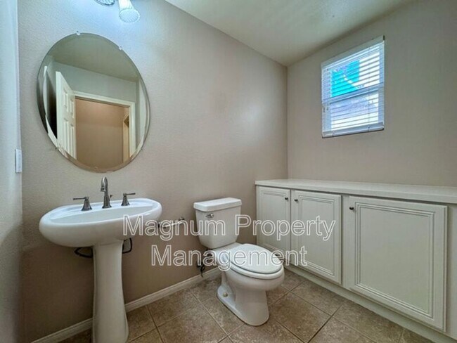 Building Photo - 30906 Crystalaire Dr