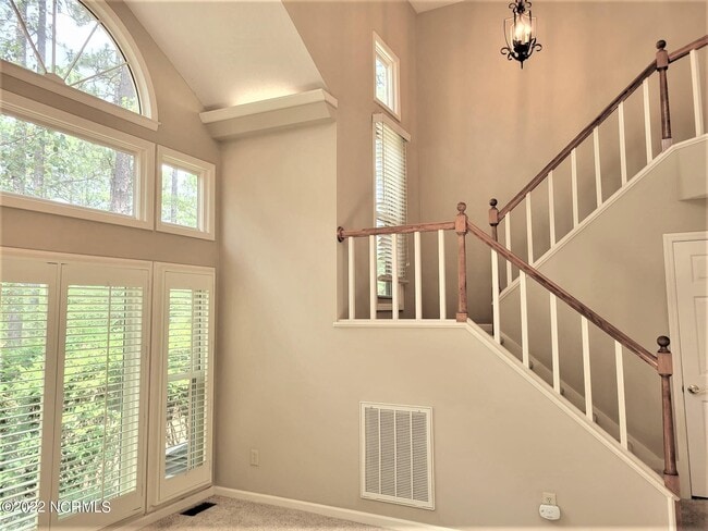 Building Photo - 301 Hampton Dr