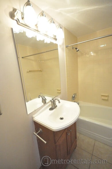 Building Photo - 586 S 9th St