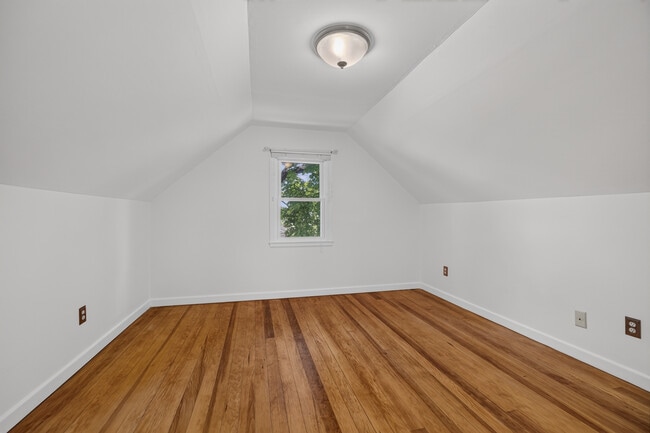 Building Photo - 47 Clearview Ave