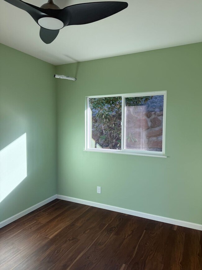 Building Photo - 1276 S Nahale Pl