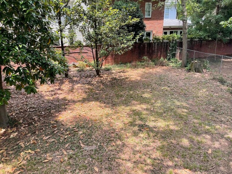 Building Photo - 143 Greenwood Drive