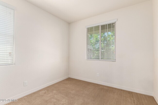 Building Photo - 10119 W Los Gatos Dr