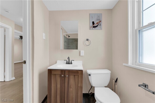 Building Photo - 15602 Walden Ave