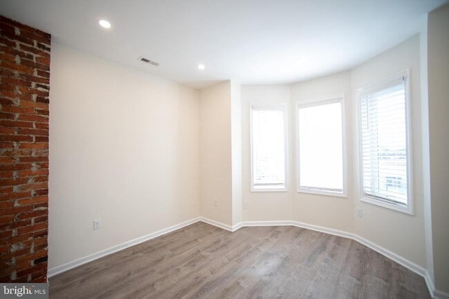 Building Photo - 2049 Snyder Ave