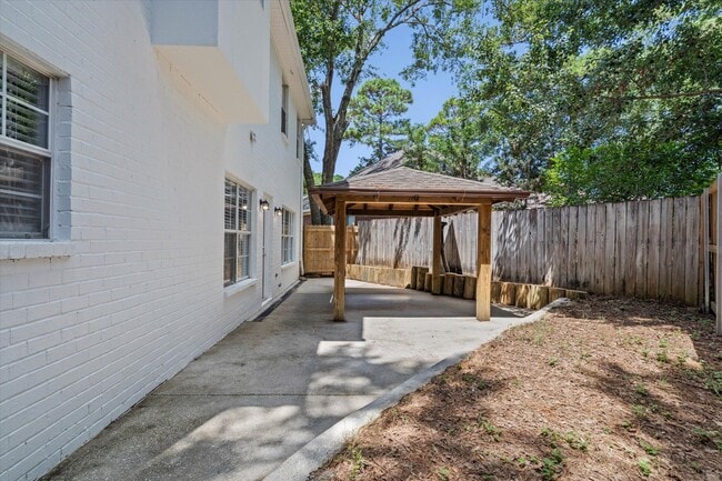 Building Photo - 27572 Claiborne Cir