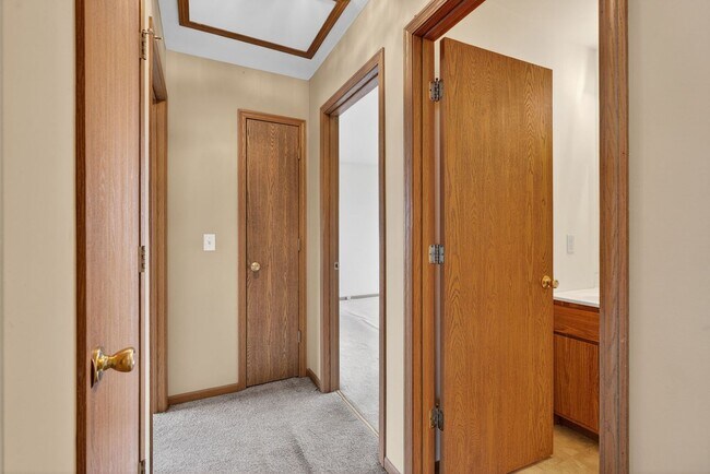 Building Photo - Charming 3 Bedroom with Garage!