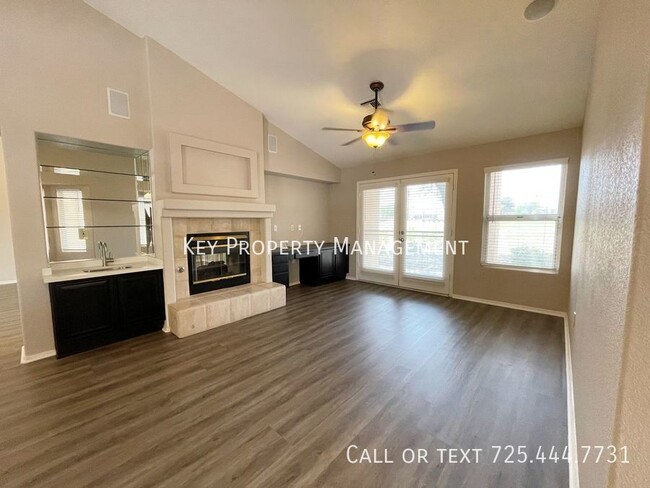 Building Photo - REMODELED 2 BEDROOM 2 BATH TOWNHOME ON THE...