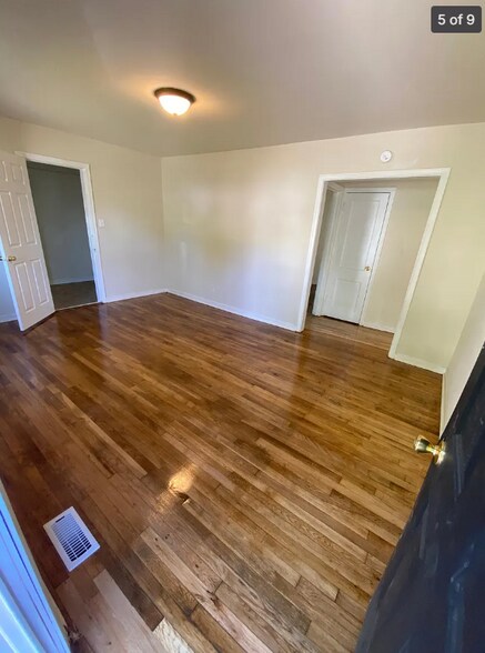 Building Photo - 3915 E Chatham Dr