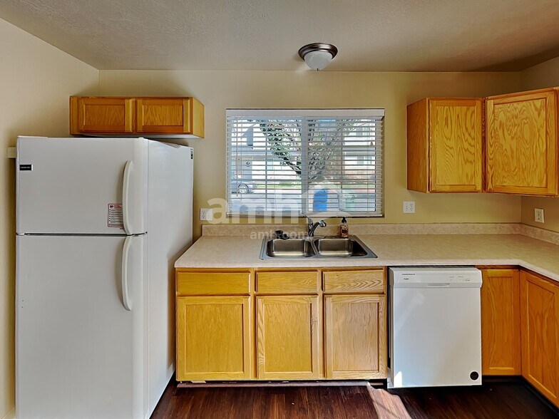 Building Photo - 645 Cattail Dr