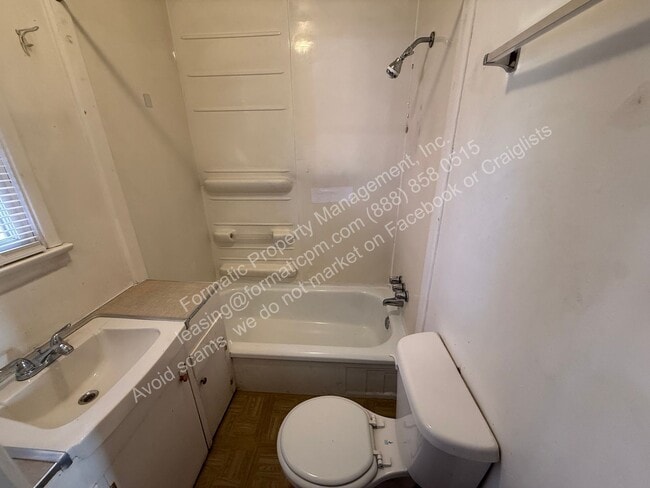 Building Photo - 42460 Fox Farm Rd