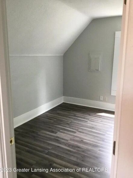 Building Photo - 1037 E Oakland Ave