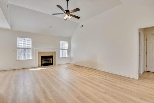 Building Photo - 909 Watsonia Dr