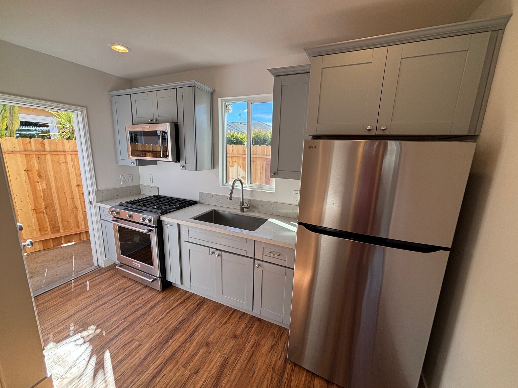 Building Photo - 4948 Twain Ave