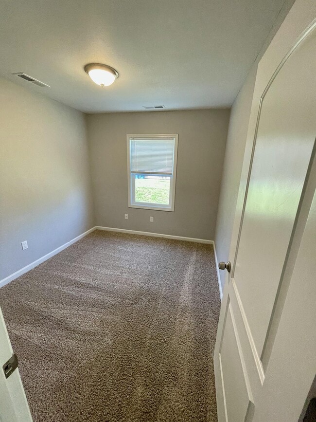 Building Photo - 8220 Oak Dr