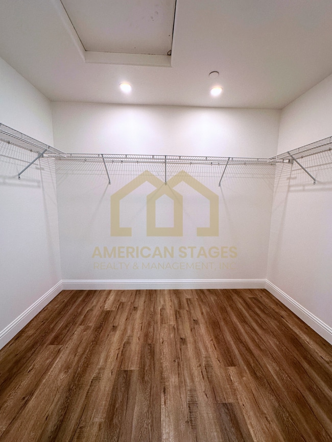 Building Photo - 1441 Crown Cir