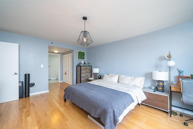 Building Photo - 700 1st St