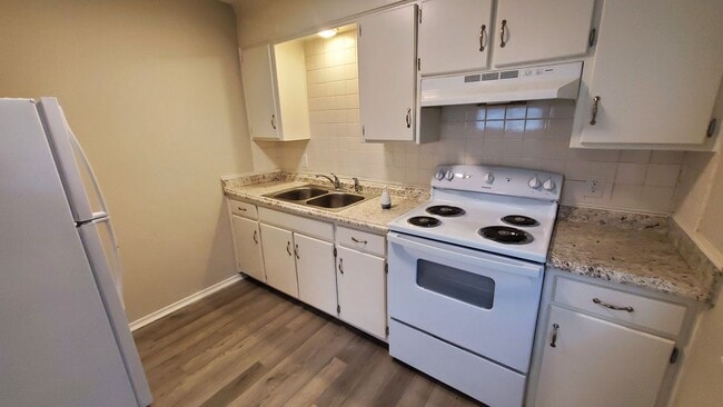 Building Photo - 4123 S Washington St