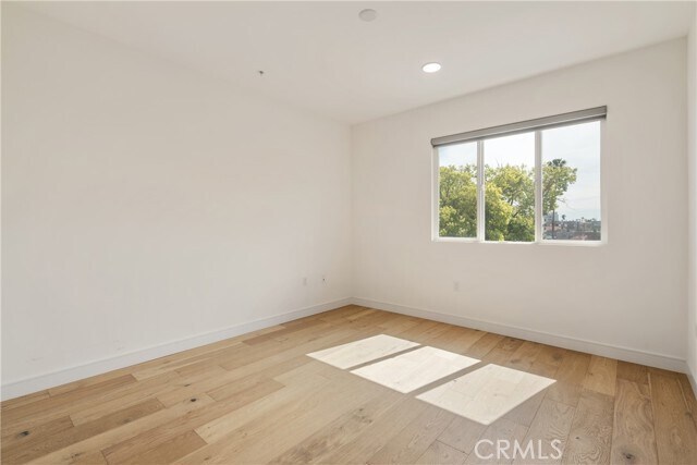 Building Photo - 820 S Wilton Pl