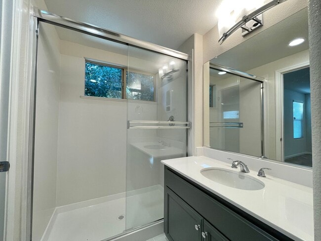 Building Photo - Newer Napa 2 Bedroom 2 Bathroom Condo; Both Bedrooms En-Suite