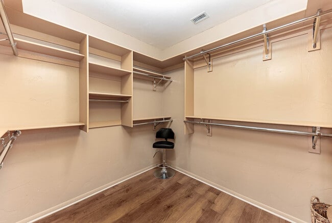 Building Photo - 3921 Aloha Ln