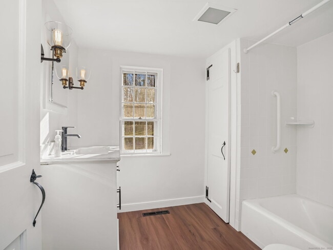 Building Photo - 575 Black Rock Tpke