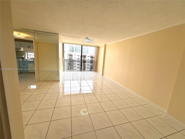 Building Photo - 17011 N Bay Rd