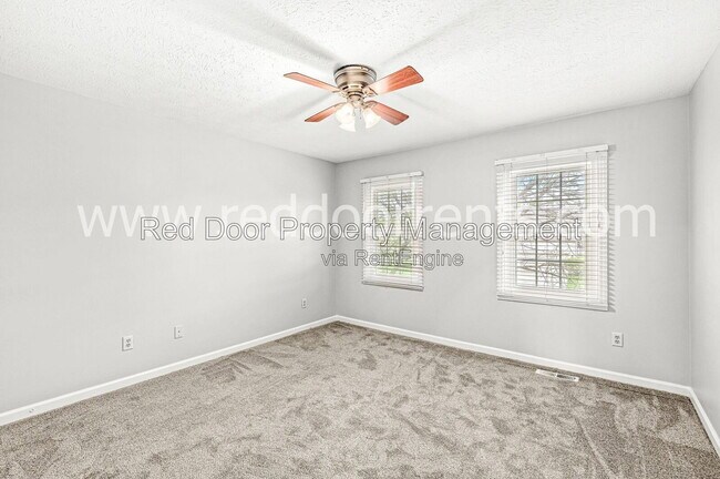 Building Photo - 261 Wyndotte Dr