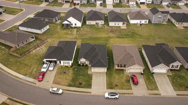 Building Photo - 821 Poplar Log Dr