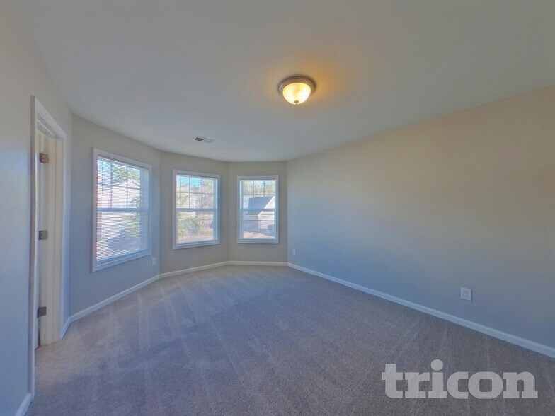 Building Photo - 309 Finch Ln