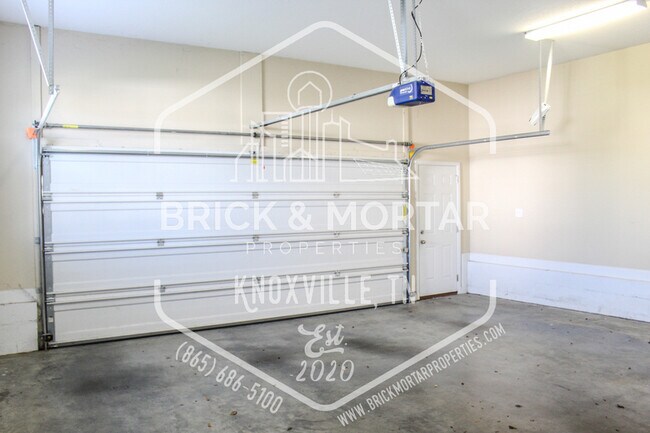 Building Photo - 5722 Rhyne Cove Ln