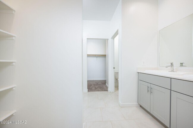 Building Photo - 12490 W Gini Ln