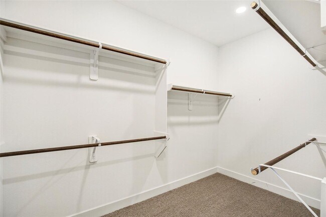 Building Photo - Very functional floor plan, has game room/...