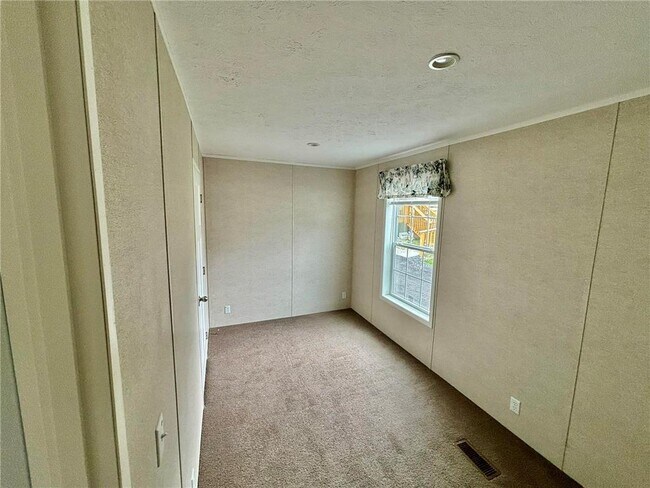 Building Photo - 1 Court St