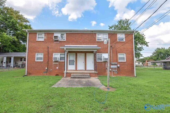 Building Photo - 1512 Oakwood Ave NE