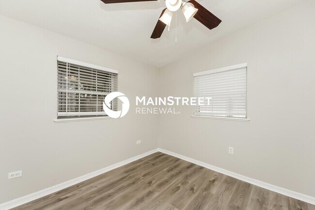 Building Photo - 3 Bedroom Pet-Friendly Home in Fern Park, FL with Main Street Renewal