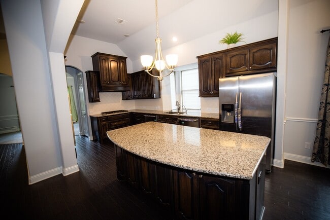 Building Photo - 13923 Hopewell Dr