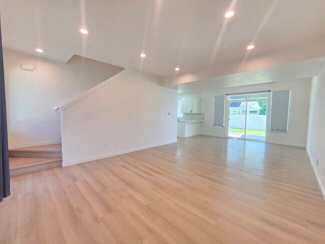 Building Photo - $2,500 - 4 Bed / 2.5 Stunning Home in Five Mile Prairie Neighborhood