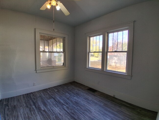 Building Photo - 1901 Smith Ave