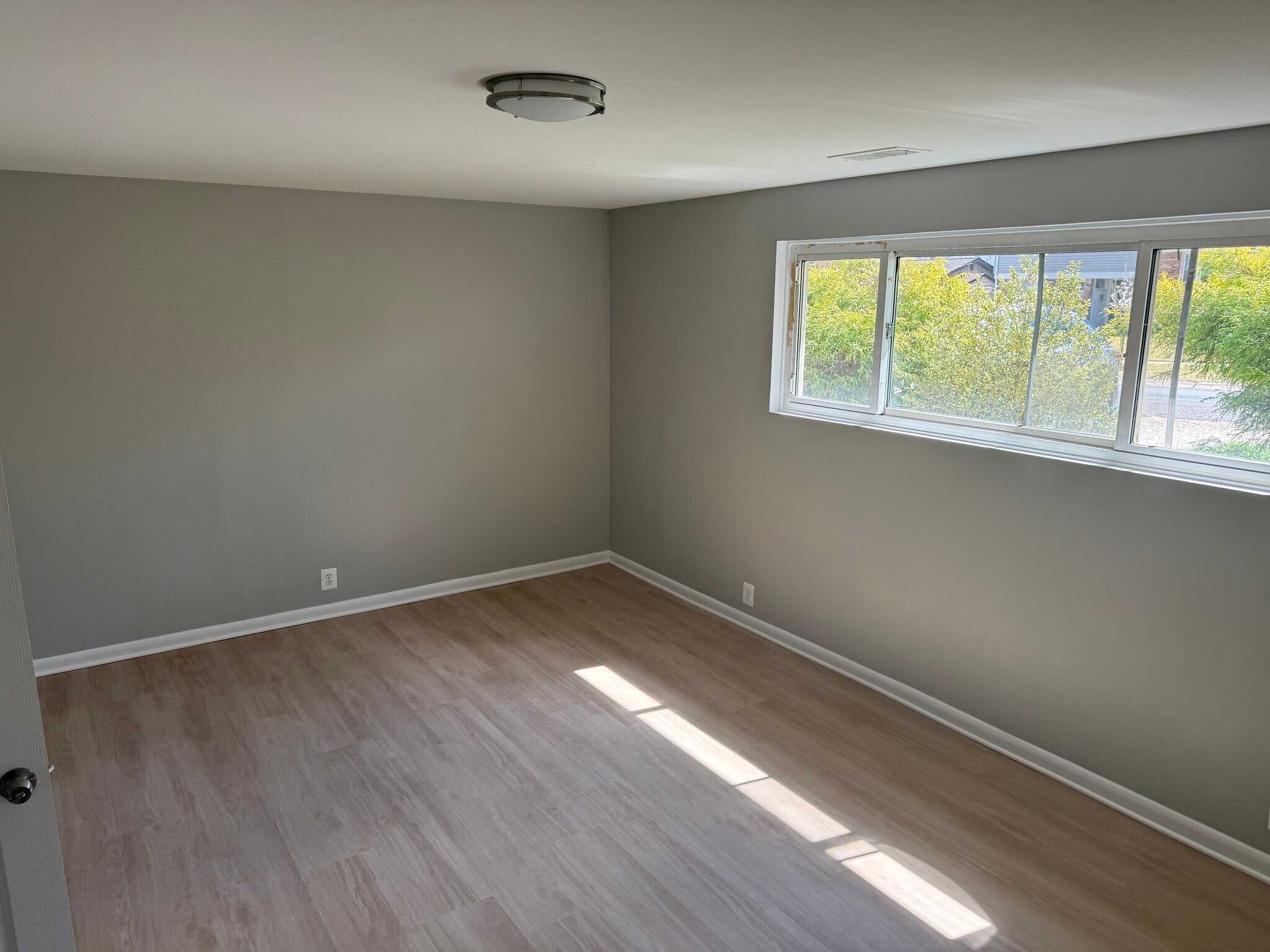 Building Photo - 417 Eisner St