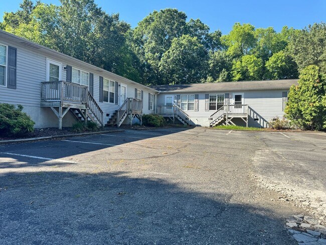 Building Photo - 3 Bedroom, 1 Bathroom Apartment in Thomasville