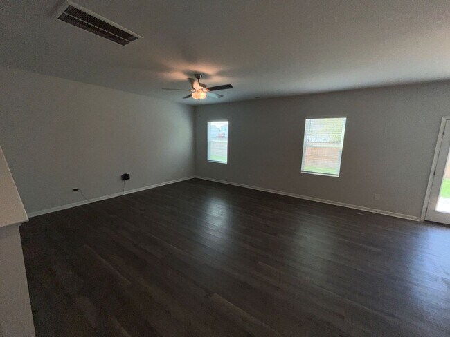 Building Photo - 503 Sandy Holw Dr